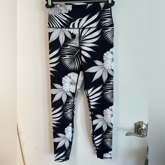 Spiritual Gangster Pants - EUC Spiritual Gangster Tropical Leaf-print Perfect High-waist Leggings - size XS